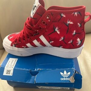 ADIDAS x THEBE MAGUGU NIZZA Women's Red Floral Mid-Top platform Sneakers 9.5